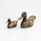 Figuras antiguas de pato de madera pintadas a mano, años 50. Juego de 2, Imagen 2