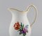 Brocca Saxon in porcellana dipinta a mano con fiori di Royal Copenhagen, Immagine 3