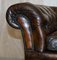 Sofá Chesterfield victoriano antiguo de cuero marrón con cojines de plumas, Imagen 4