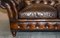 Sofá Chesterfield victoriano antiguo de cuero marrón con cojines de plumas, Imagen 6