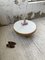 Tavolino da caffè rotondo in ceramica bianca e legno, Immagine 2