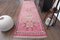 Alfombra de pasillo Oushak turca vintage de lana rosada, Imagen 1