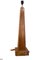 Lámpara de mesa en forma de obelisco de latón martillado y cromo sobre madera de Rodolfo Dubarry. Marbella España años 80, Imagen 7