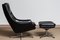 Sedia girevole in pelle nera con poggiapiedi abbinato di HW Klein per Bramin, anni '60, set di 2, Immagine 5