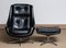 Sedia girevole in pelle nera con poggiapiedi abbinato di HW Klein per Bramin, anni '60, set di 2, Immagine 2