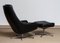 Sedia girevole in pelle nera con poggiapiedi abbinato di HW Klein per Bramin, anni '60, set di 2, Immagine 4