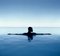 Getty Images, Hombre con los brazos extendidos flotando en el mar, Papel fotográfico, Imagen 1