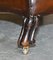 Butacas victorianas antiguas de cuero marrón con patas talladas. Juego de 2, Imagen 12