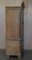 Alacena grande de roble encalado con escudo de plumas Prince Charles Fleur De Lis, Imagen 9