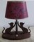 Tischlampe mit Ovalem Teak Gestell, 2 Katzen auf Metall Kratzbaum & Rot Bedruckter Ovaler Schirm aus Pappe, 1970er 1