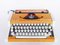 Tragbare De Luxe Schreibmaschine von Olympia, 1970er 2