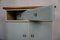 Blau & Beige Schrank mit Emailliertem Waschbecken 6