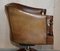 Vintage Handgefärbter Vintage Captains Chesterfield Drehsessel aus braunem Leder 13