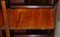 Mesa auxiliar giratoria Sheraton Revival de caoba y madera satinada, Imagen 10