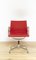 Chaise Pivotante Rouge par Charles & Ray Eames 1