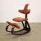 Stuhl aus Holz mit Rot-Bordeaux Lederpolsterung 11