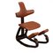 Stuhl aus Holz mit Rot-Bordeaux Lederpolsterung 1