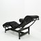 Chaise longue LC4 in pelle nera di Le Corbusier per Cassina, anni '90, Immagine 4