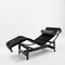 Chaise longue LC4 in pelle nera di Le Corbusier per Cassina, anni '90, Immagine 5