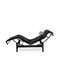 Chaise longue LC4 de piel de oveja negra de Le Corbusier para Cassina, años 90, Imagen 2
