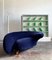 Postmodernes blaues Samt Sofa in geschwungener asymmetrischer Form 3