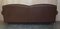 Sofá moderno grande en marrón macizo con ruedas de latón al estilo de Howard & amp; Sons, Imagen 17