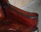 Butacas de orejas Chesterfield de cuero con respaldo plano de William Morris. Juego de 2, Imagen 20