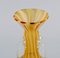 Vaso in vetro di Murano soffiato a bocca giallo e trasparente con maniglie, Immagine 3