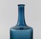 Schwedische Vase mit schmalem Hals aus blauem mundgeblasenem Kunstglas von Åseda, 1970er 3