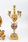 Louis XV Kaminsims aus vergoldeter Bronze und geteilter Emaille, 3er Set 11