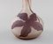 Kunstglas Vase mit schmalem Hals und violettem Muster von Emile Gallé, 20. Jh 3