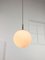 Lampada a sospensione grande sferica vintage in vetro opalino e ottone, Immagine 10