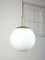 Lampada a sospensione grande sferica vintage in vetro opalino e ottone, Immagine 1