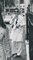 Jackie Kennedy & Lee Radziwill in the Street, 1971, fotografia in bianco e nero, Immagine 3