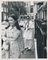 Jackie Kennedy & Lee Radziwill in the Street, 1971, fotografia in bianco e nero, Immagine 1