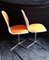Vintage Esszimmerstühle aus weiß lackiertem Schichtholz mit orangenem Sitz und Rückenkissen auf verchromtem Metallgestell mit drehbarem Auslass, 1970er, 2er Set 5
