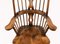 Sedia a dondolo Windsor in legno di quercia intagliato a mano, Immagine 6