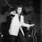Michael Ochs Archiv / Getty Images, Elvis Rehearsing für Milton Berle, 1956, Fotopapier 1