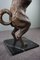Bronzestatue eines Hundes auf Marmorsockel 11