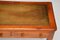 Viktorianischer Schreibtisch oder Schreibtisch aus Nussholz mit Lederplatte 3