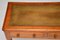 Viktorianischer Schreibtisch oder Schreibtisch aus Nussholz mit Lederplatte 4