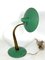 Lámpara de mesa italiana Mid-Century moderna de latón y laca verde, años 50, Imagen 3