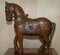 Dekorative indische handgeschnitzte & bemalte Holzstatue eines Pferdes 14
