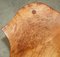 Taburete trípode de madera nudosa de tejo con vetas de madera, Imagen 5