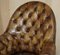 Poltrona Chesterfield in mogano e pelle marrone, Immagine 4