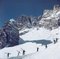 Slim Aarons, Cortina d'Ampezzo, 1962, Farbfoto in weißem Holzrahmen 1