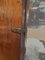 Wandportal aus massivem Kastanienholz mit fein geschnitzten und geformten Theken 8
