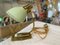 Kleine Mid-Century Tischlampe aus Messing mit grünem Shrumblack 8