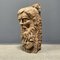Cabeza de hombre con barba de madera tallada, Imagen 11