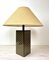 Lámpara de mesa vintage con base cúbica en negro y dorado, Imagen 2